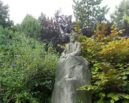 PXL006 Statue d'Alphonse Daudet (1840-1897)
